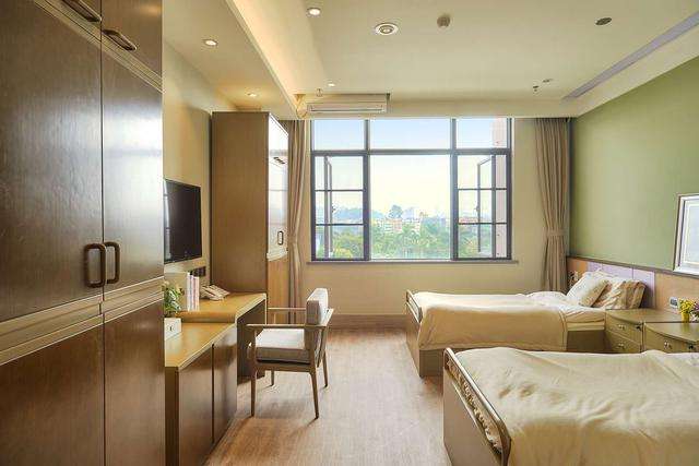 为什么敬老院住不满人？？